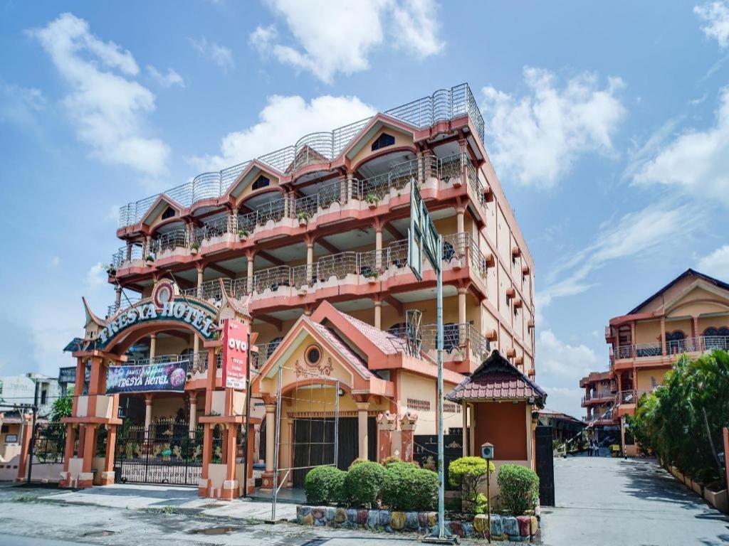 Oyo 1140 Hotel Tresya Tanjung Balai Tanjungbalai Экстерьер фото